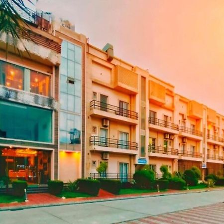 Vrindavan Dreams Hotel And Suites Eksteriør bilde