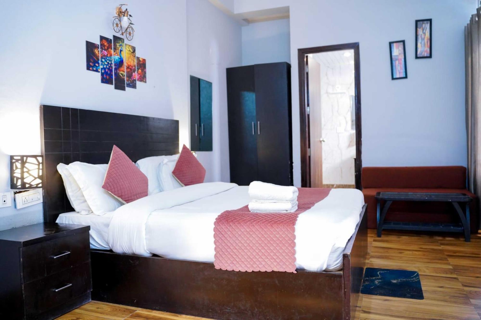 Vrindavan Dreams Hotel And Suites Eksteriør bilde