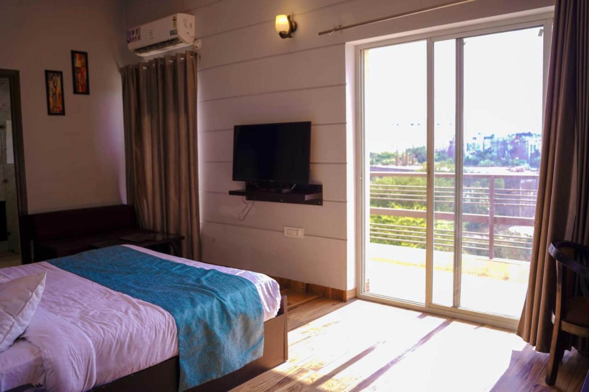 Vrindavan Dreams Hotel And Suites Eksteriør bilde